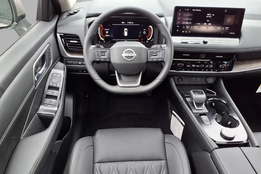 2026 Nissan Rogue Platinum photo 1