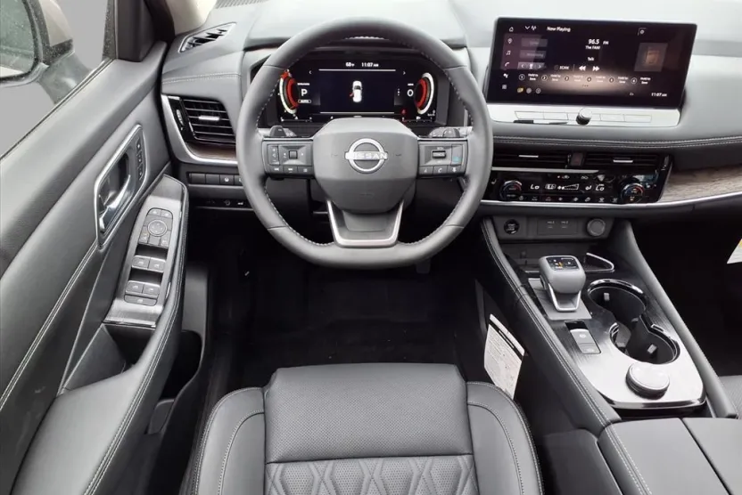 2026 Nissan Rogue Platinum photo 1