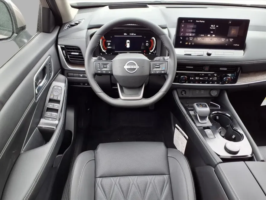 2026 Nissan Rogue Platinum photo 1