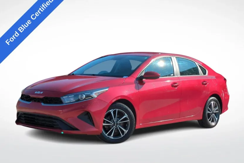 2023 Kia Forte LXS photo 1
