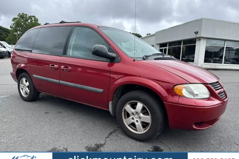 2005 Dodge Grand Caravan SXT photo 1