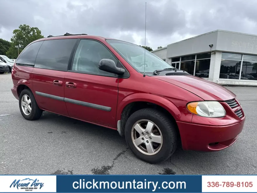 2005 Dodge Grand Caravan SXT photo 1