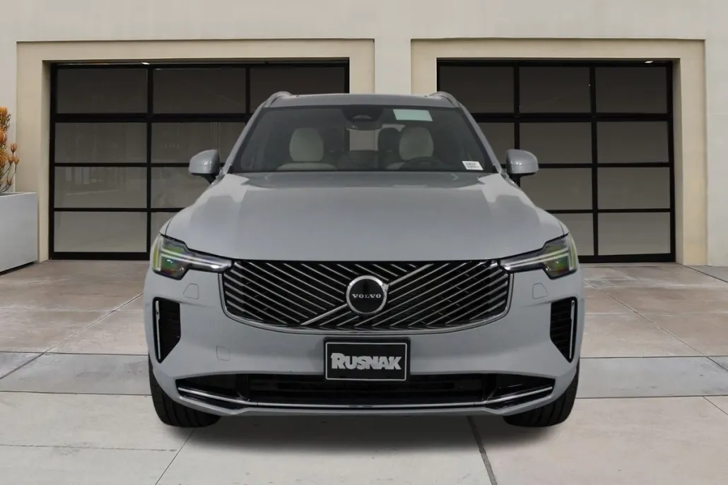 2026 Volvo XC90 Core photo 1