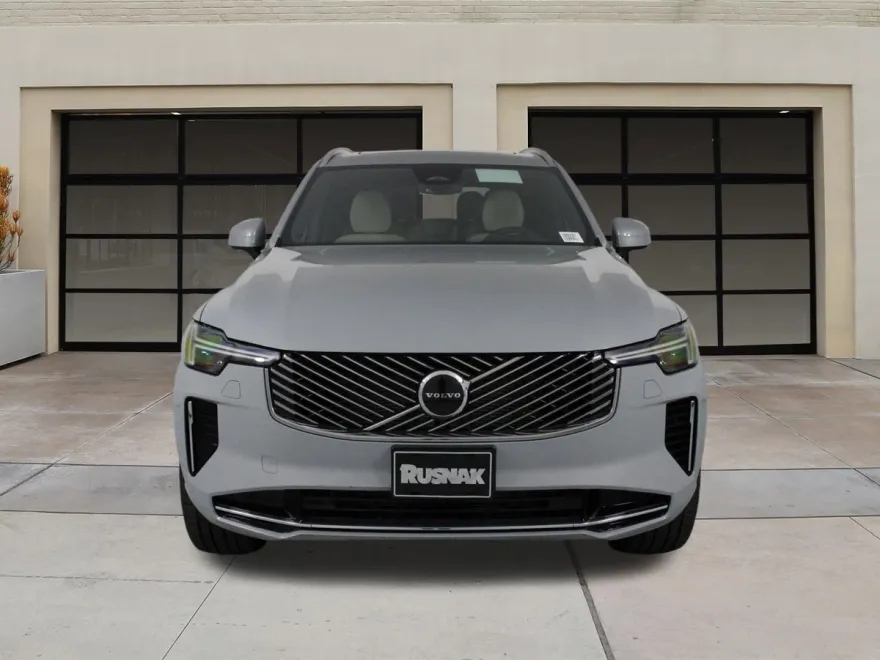 2026 Volvo XC90 Core photo 1