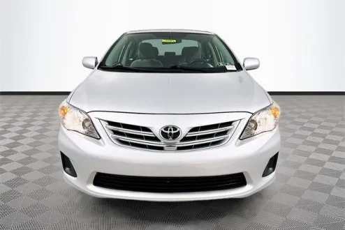 2013 Toyota Corolla LE photo 2