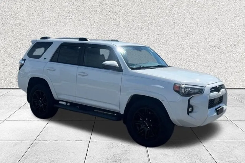 2022 Toyota 4Runner SR5 photo 1
