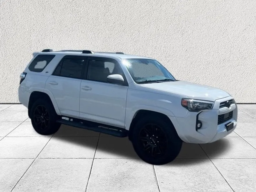 2022 Toyota 4Runner SR5 photo 1