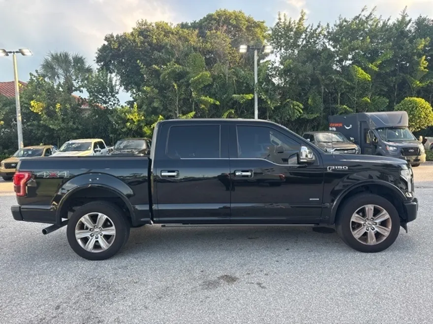 2017 Ford F-150 Platinum photo 1