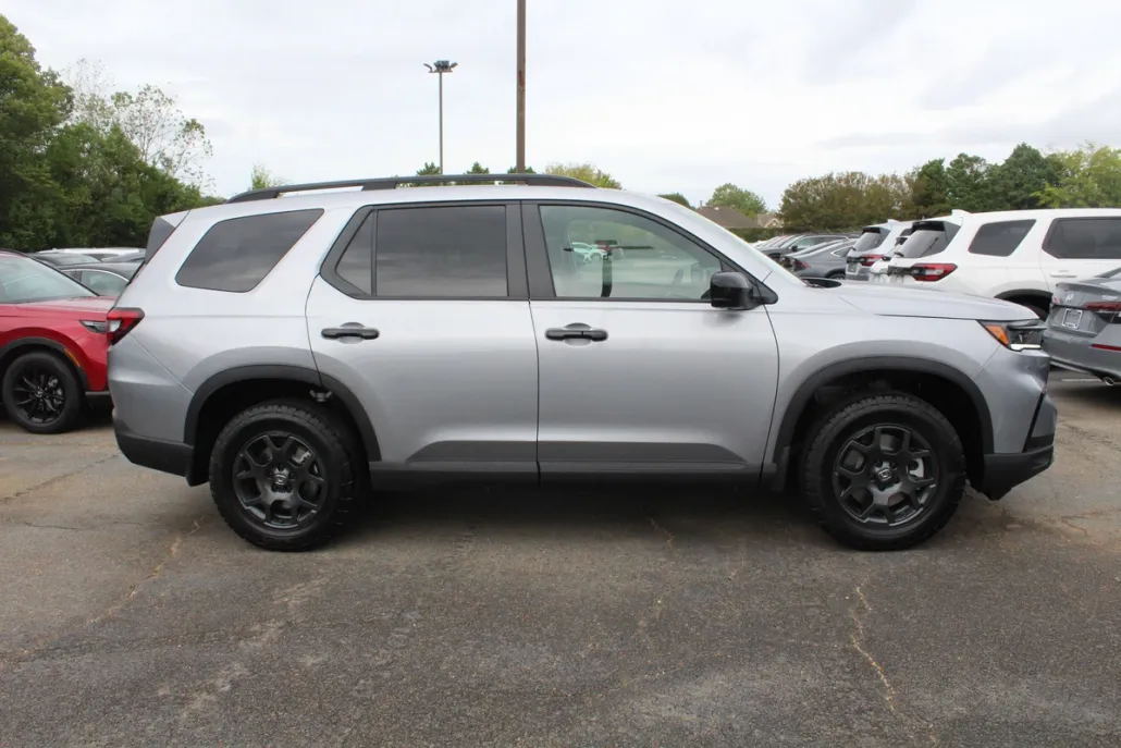 2025 Honda Pilot TrailSport photo 1