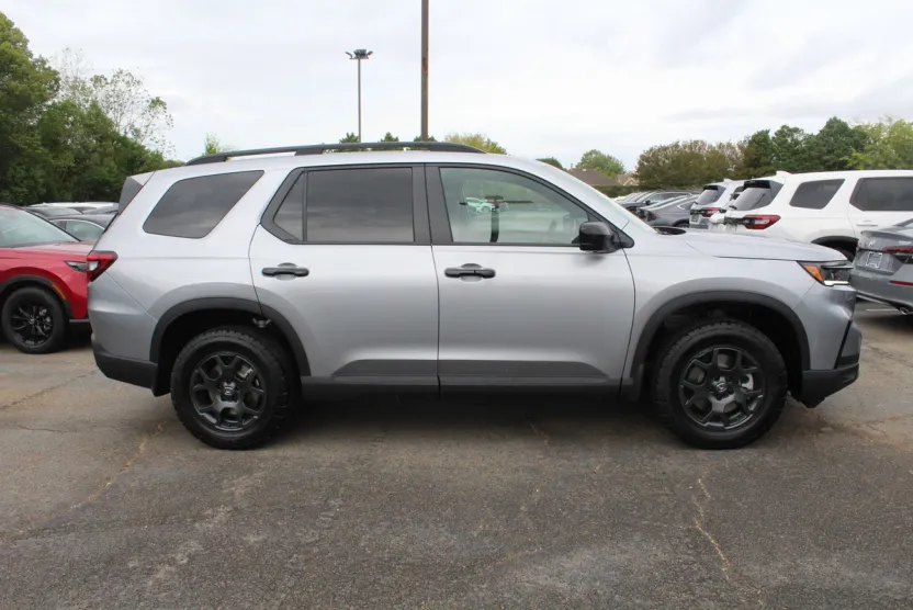 2025 Honda Pilot Sport photo 1