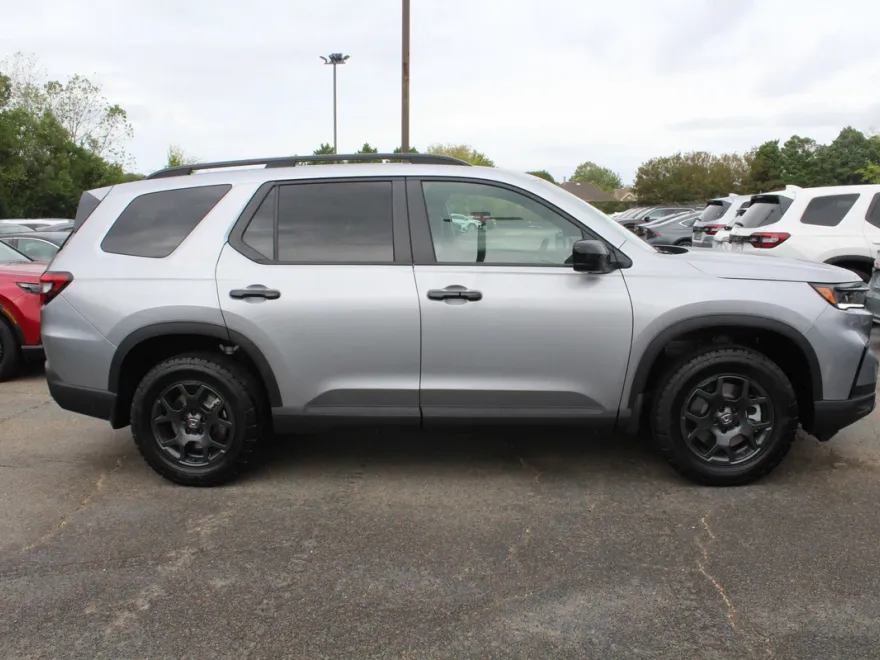 2025 Honda Pilot TrailSport photo 1