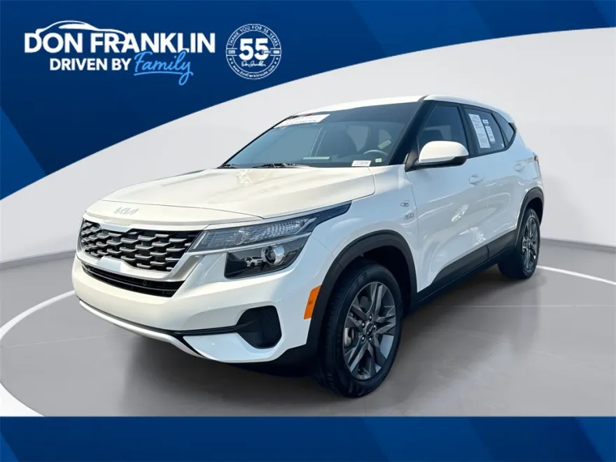 2023 Kia Seltos LX photo 1