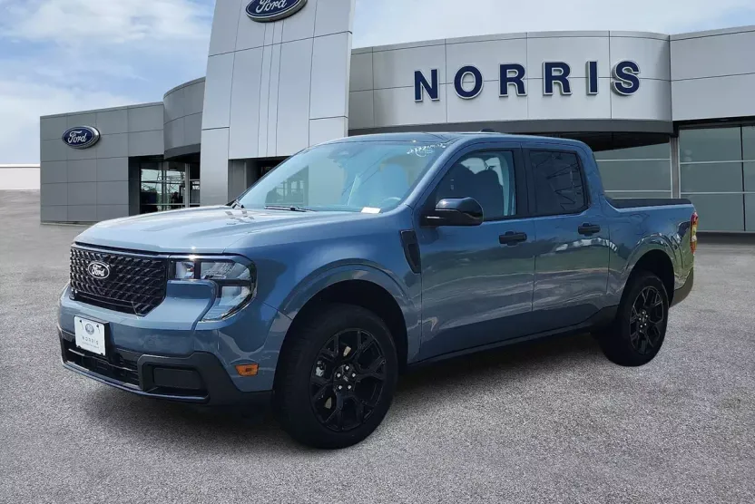 2025 Ford Maverick XLT photo 1