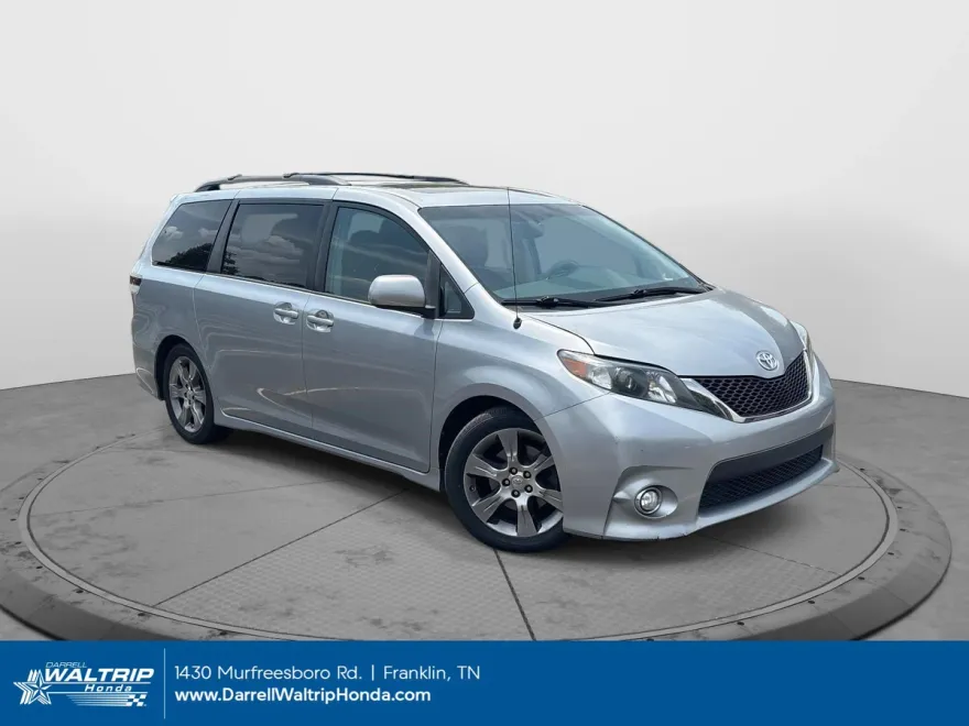 2012 Toyota Sienna SE photo 1