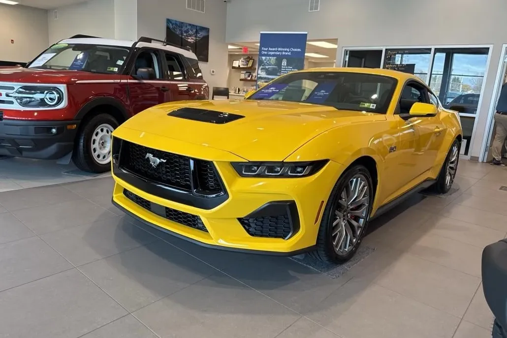 2024 Ford Mustang GT Premium photo 1