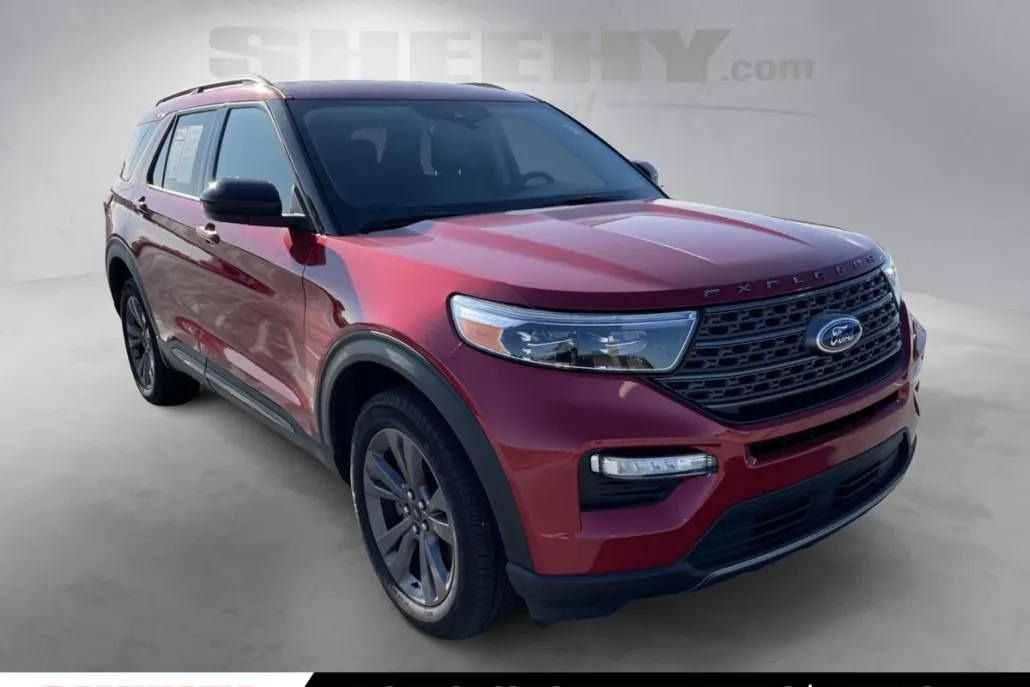 2023 Ford Explorer XLT photo 1