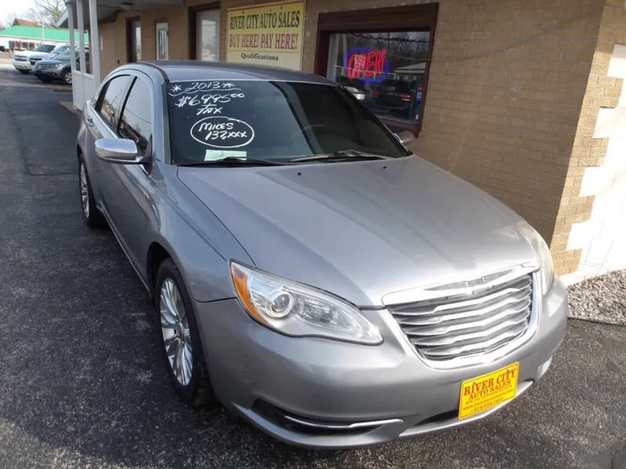 2013 Chrysler 200 LX photo 1