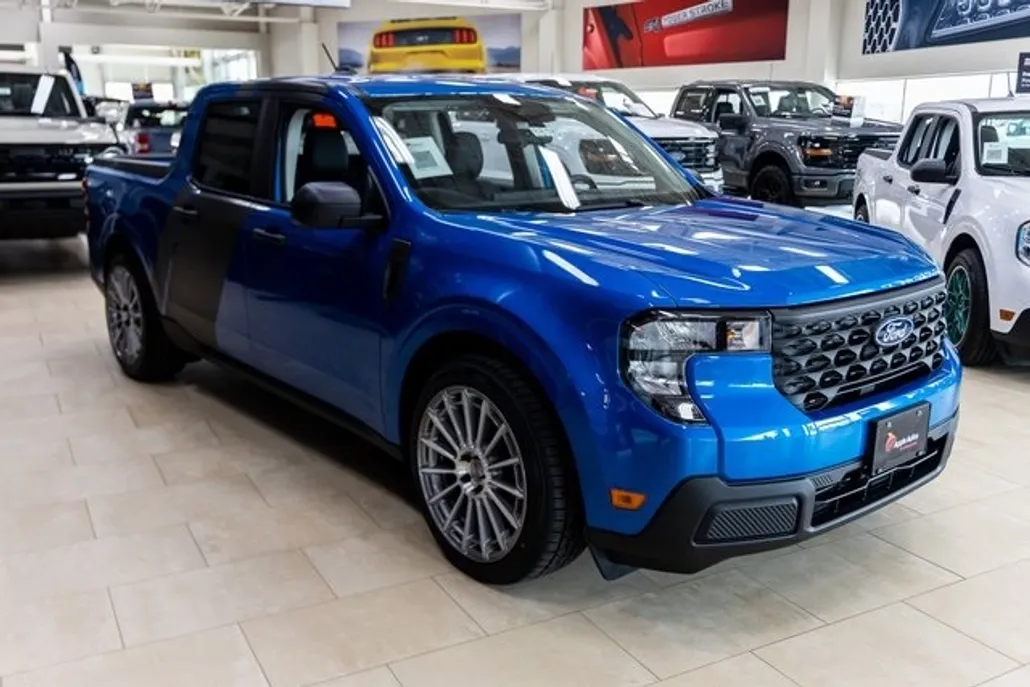 2025 Ford Maverick XL photo 1