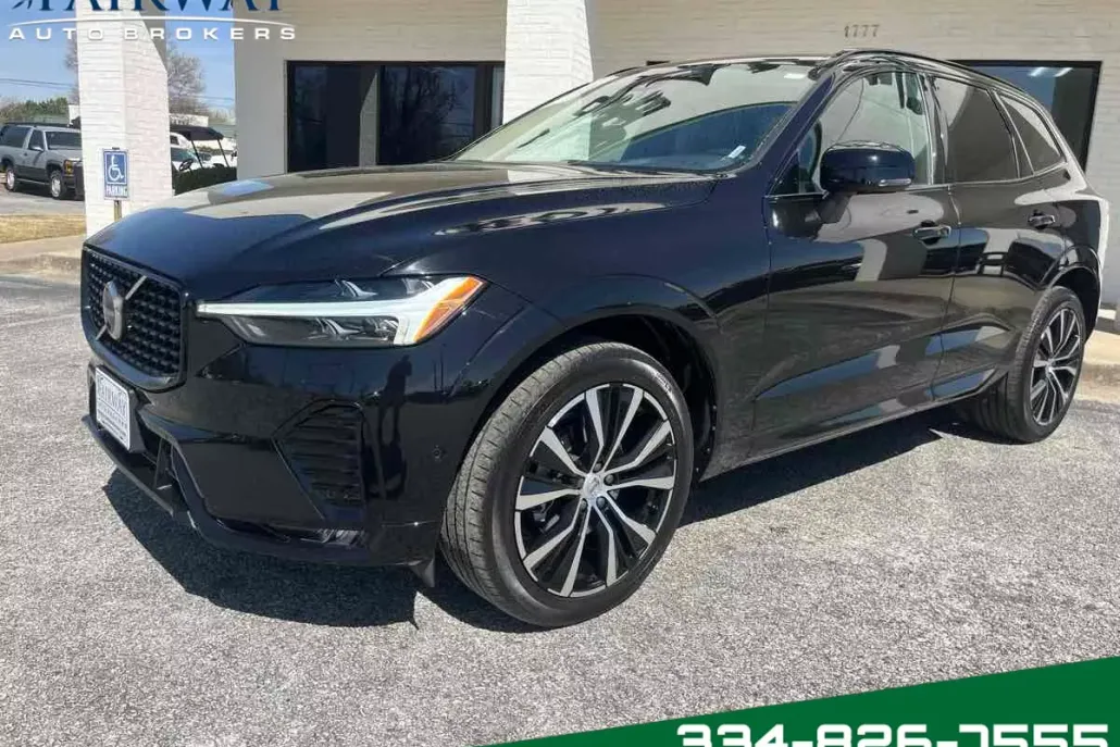 2023 Volvo XC60 Plus photo 1
