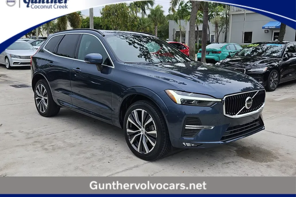 2022 Volvo XC60 B5 Momentum photo 1