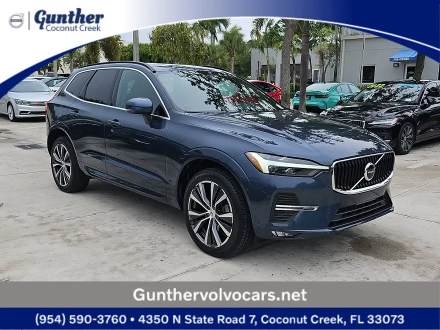 2022 Volvo XC60 B5 Momentum photo 1