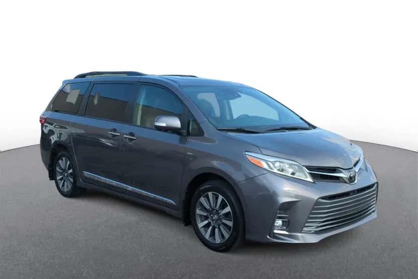 2018 Toyota Sienna XLE Limited Premium photo 1