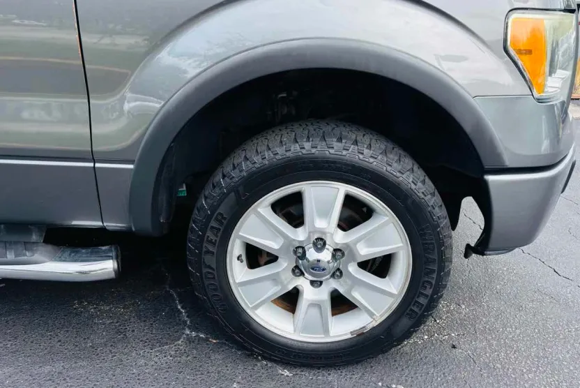 2010 Ford F-150 XLT photo 1