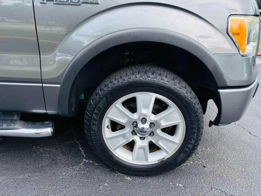 2010 Ford F-150 XLT photo 1