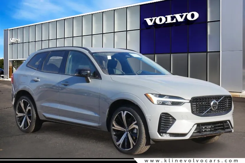 2025 Volvo XC60 B5 photo 1