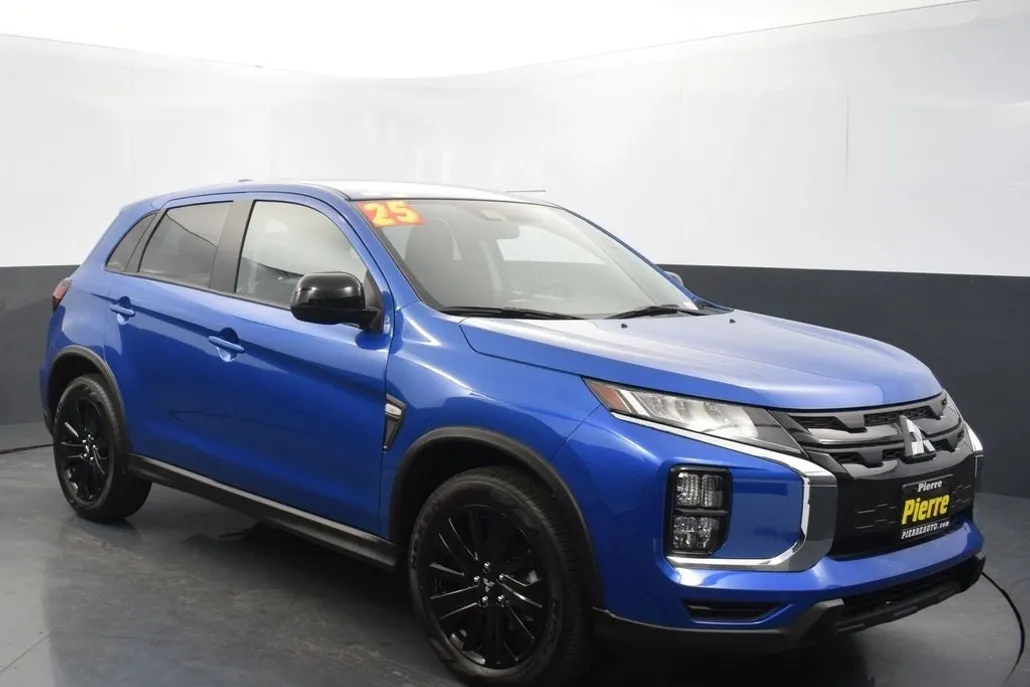 2025 Mitsubishi Outlander Sport LE photo 1