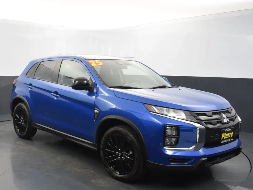 2025 Mitsubishi Outlander Sport LE photo 1