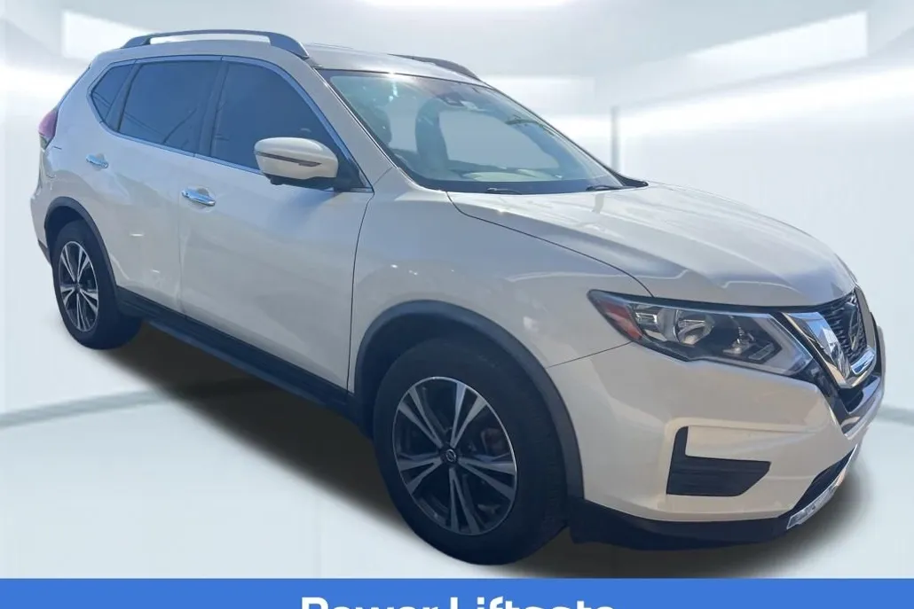 2020 Nissan Rogue SV photo 1