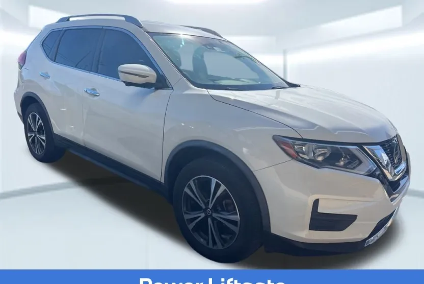 2020 Nissan Rogue SV photo 1
