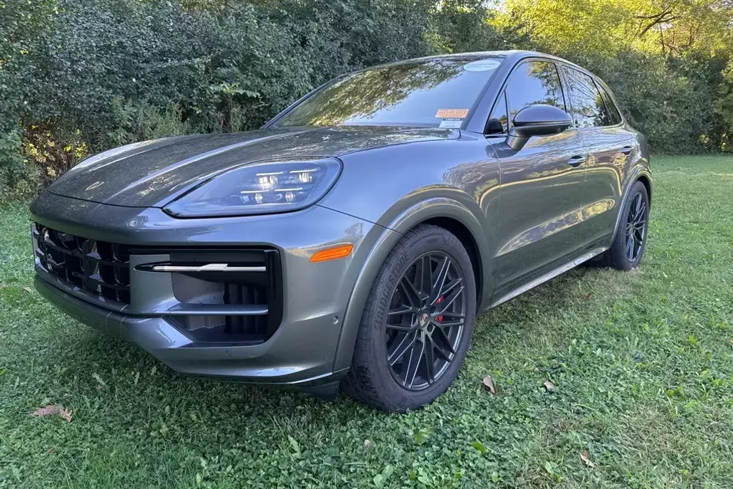 2025 Porsche Cayenne GTS photo 1