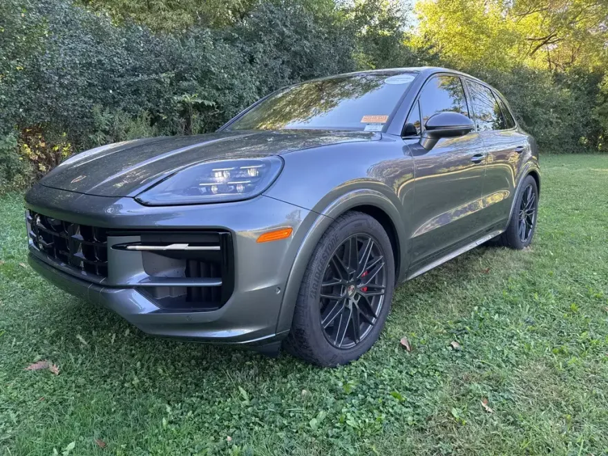 2025 Porsche Cayenne GTS photo 1