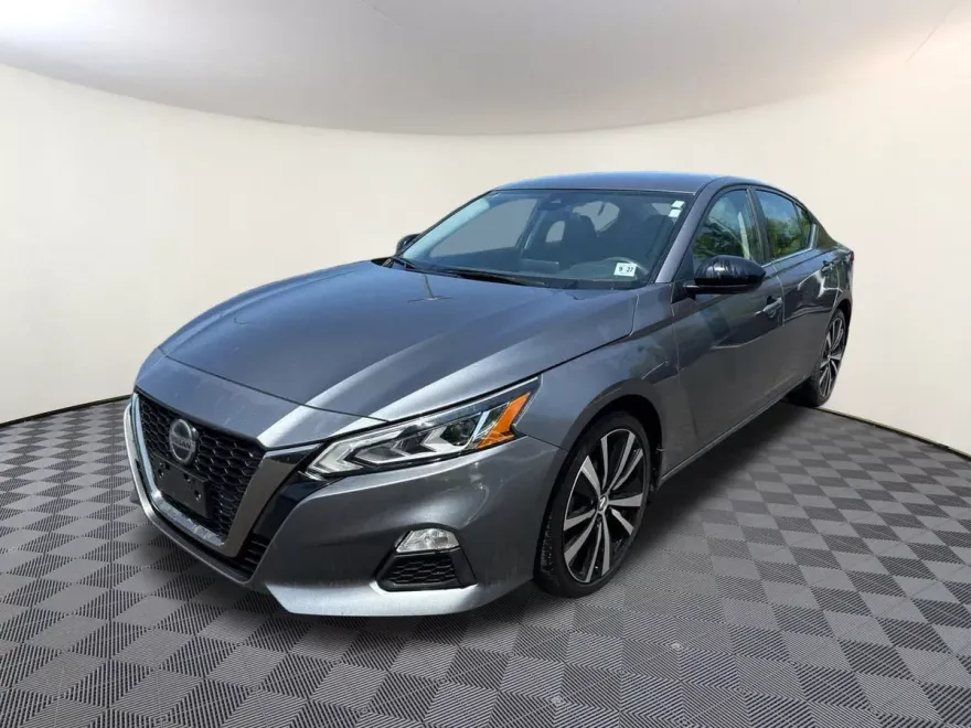 2022 Nissan Altima 2.5 SR photo 1