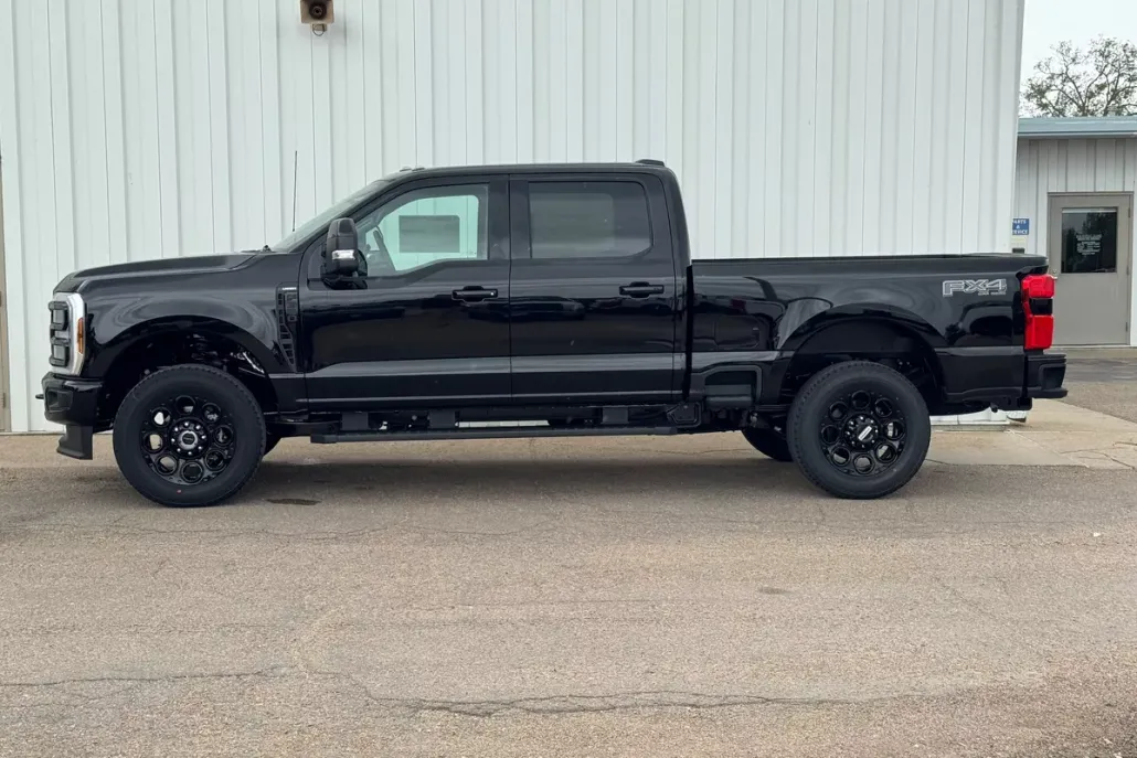 2025 Ford F-350 Lariat photo 1