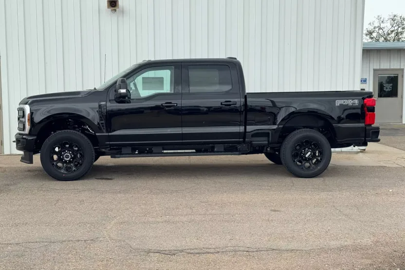2025 Ford F-350 Lariat photo 1
