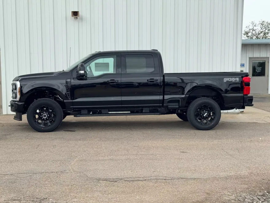 2025 Ford F-350 Lariat photo 1