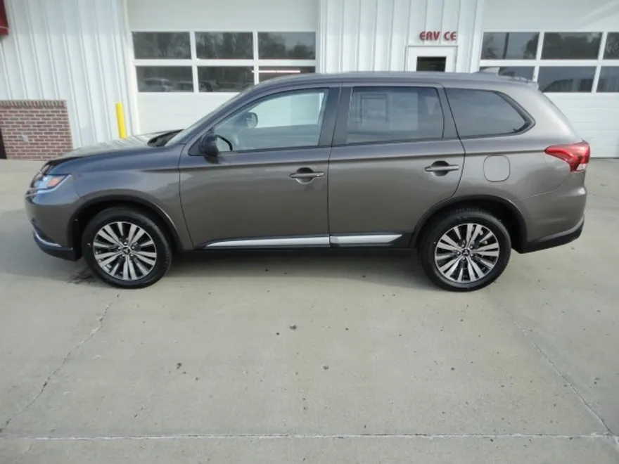 2019 Mitsubishi Outlander SE photo 1