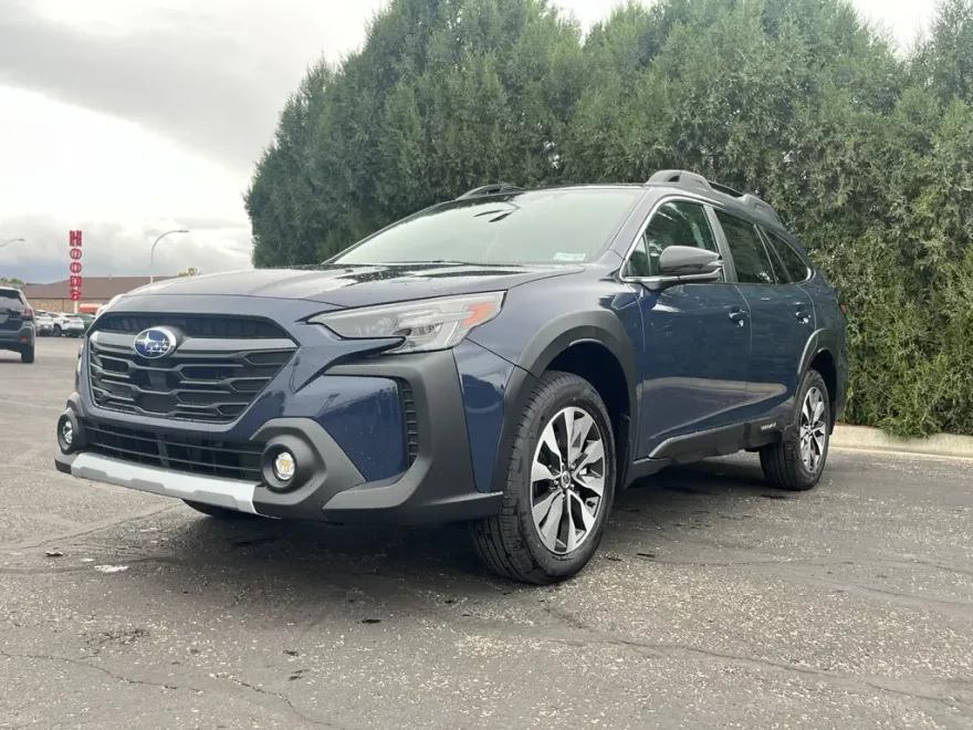 2025 Subaru Outback Limited photo 1