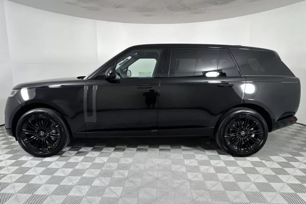 2025 Land Rover Range Rover SE photo 1