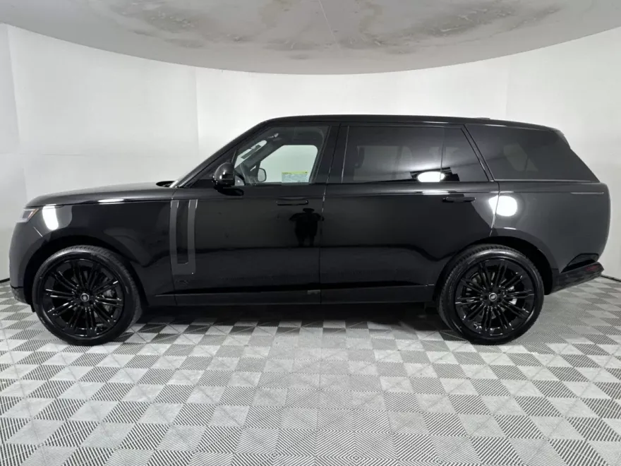 2025 Land Rover Range Rover SE photo 1