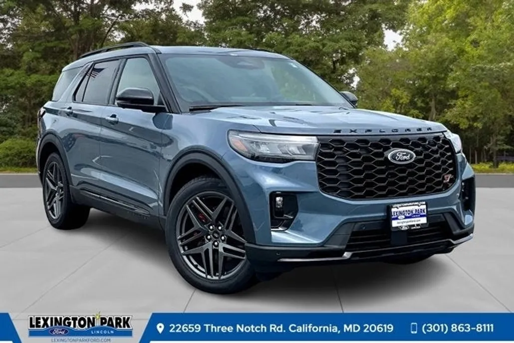 2025 Ford Explorer ST photo 1