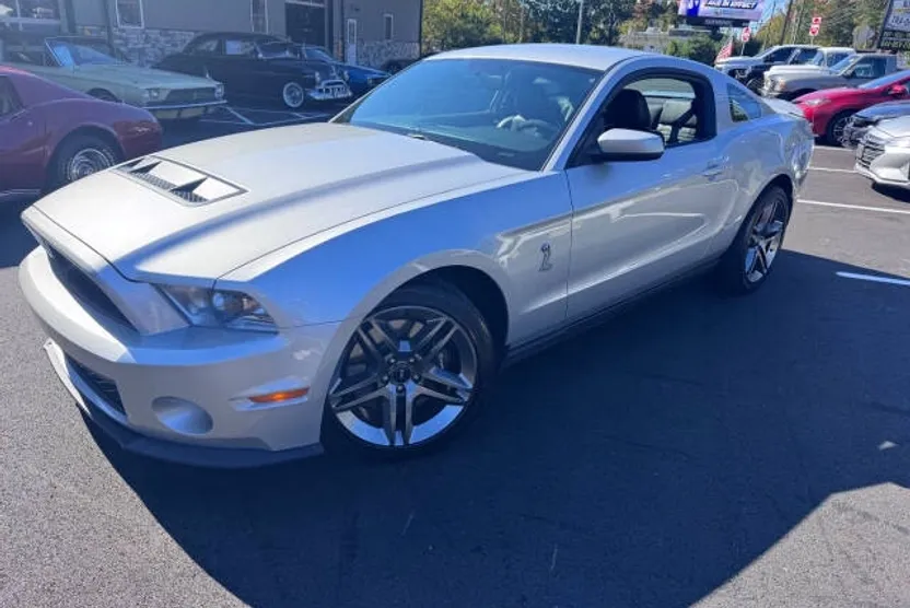 2010 Ford Mustang Shelby GT photo 1
