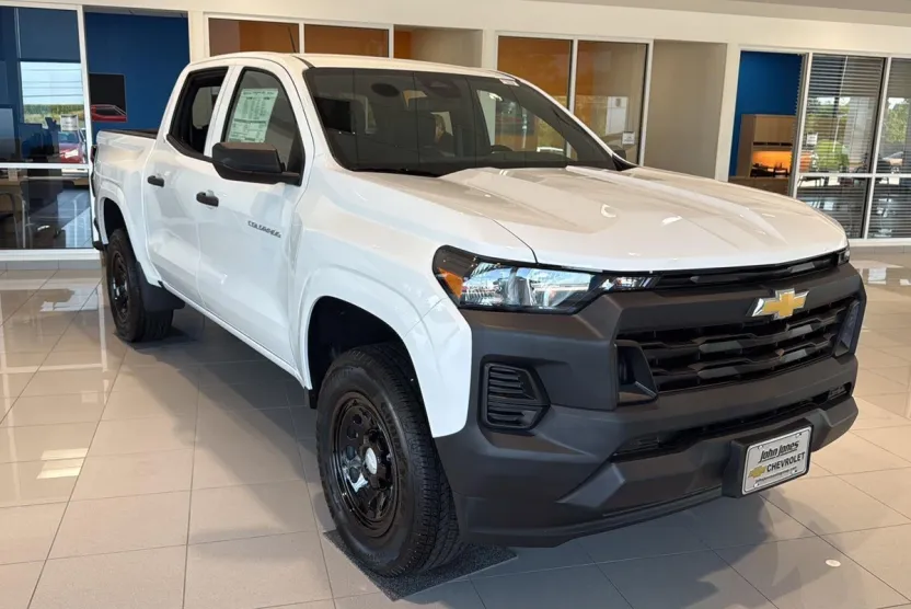 2025 Chevrolet Colorado LT photo 1