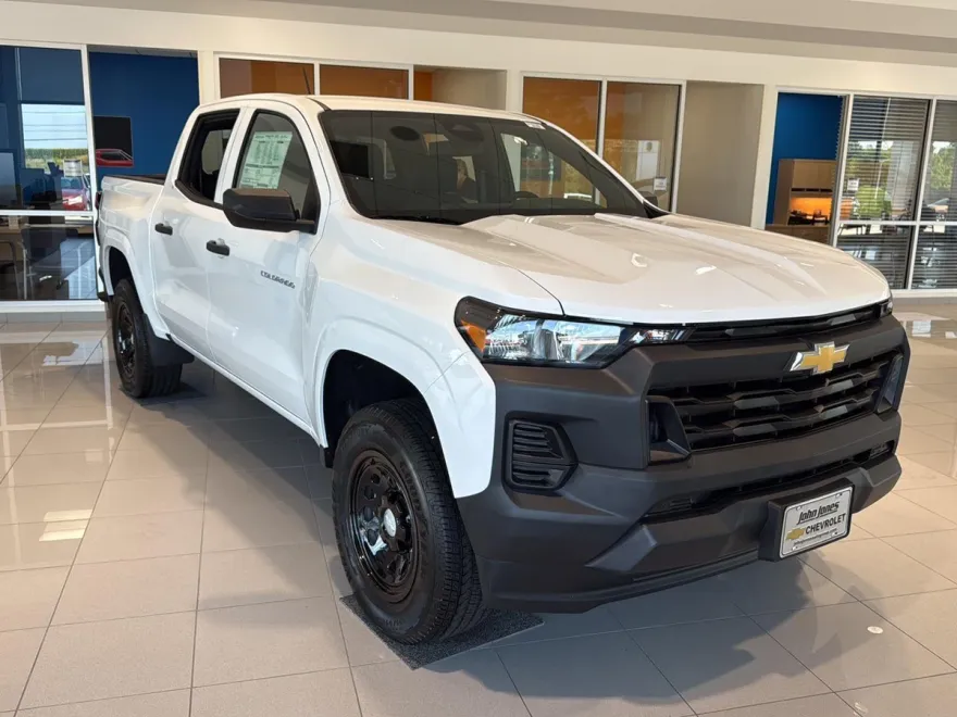 2025 Chevrolet Colorado LT photo 1