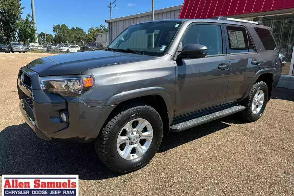 2019 Toyota 4Runner SR5 photo 1