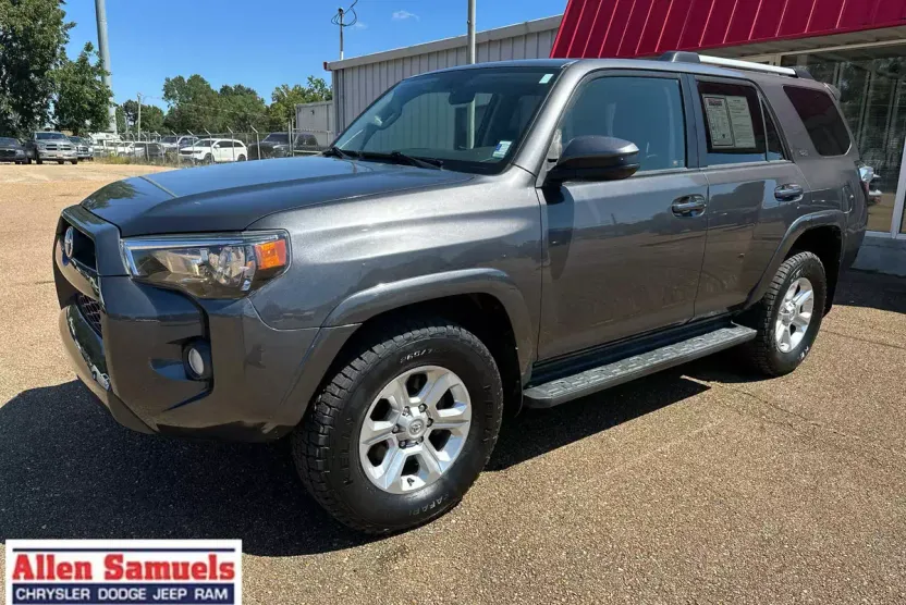 2019 Toyota 4Runner SR5 photo 1