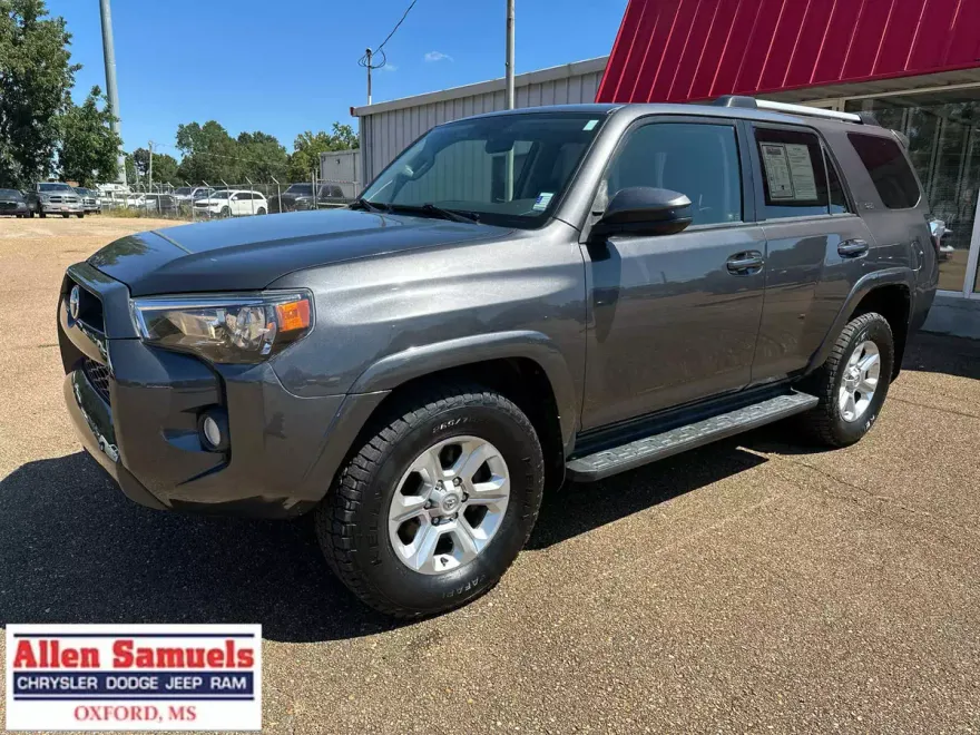 2019 Toyota 4Runner SR5 photo 1